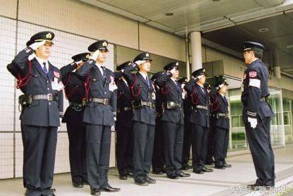 犯罪分子|一名男子冒充警察，强行开走运钞车，抢走3亿现金，至今未被抓获