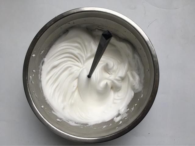 戚风蛋糕|1碗面粉3个鸡蛋,教你用电饭煲做出蓬松大蛋糕,入口即化天天想吃