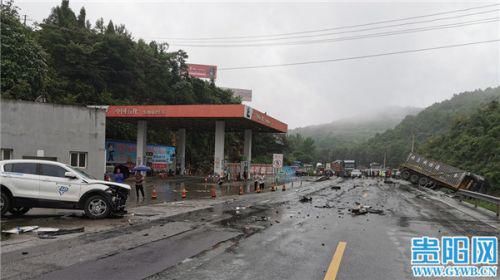  小车驾驶人|小车司机眯一下与大货车对撞 还好安全带救了他一命