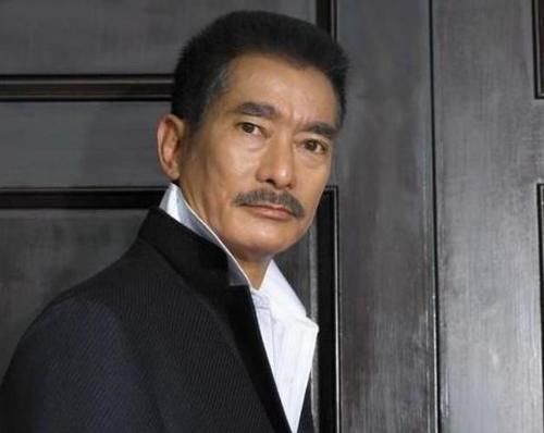 苍老|73岁“霍元甲”须发皆白显苍老,打扮朴素显寒碜,出行低调挤地铁
