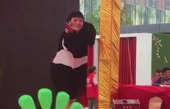  不禁|曾经嗲遍全国的吴莫愁，今在小县城演出，不禁让人感慨