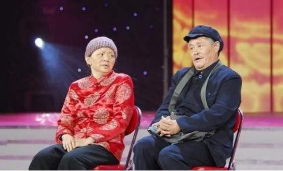  赵本山|63岁赵本山近况罕曝光，皱纹白发尽显老态，网友留言：太心疼了