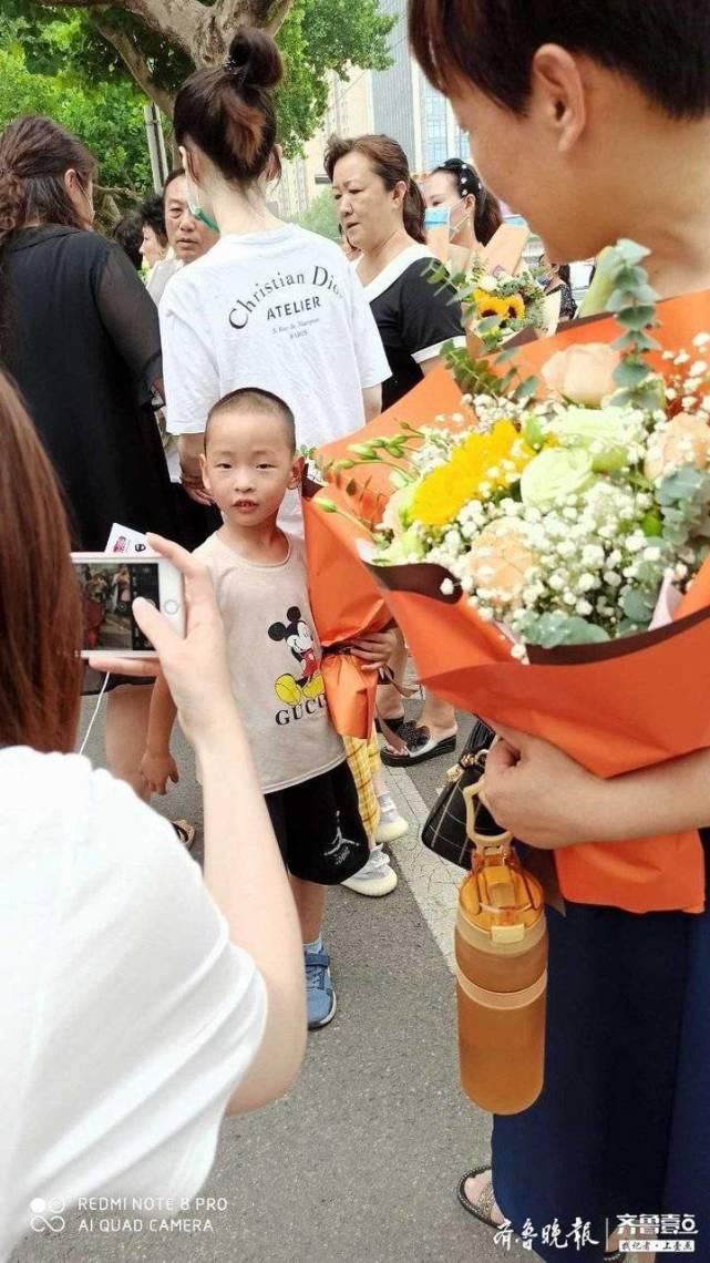  考生|壹起见证新高考｜高考结束，考生没啥感觉，家长却激动哭了