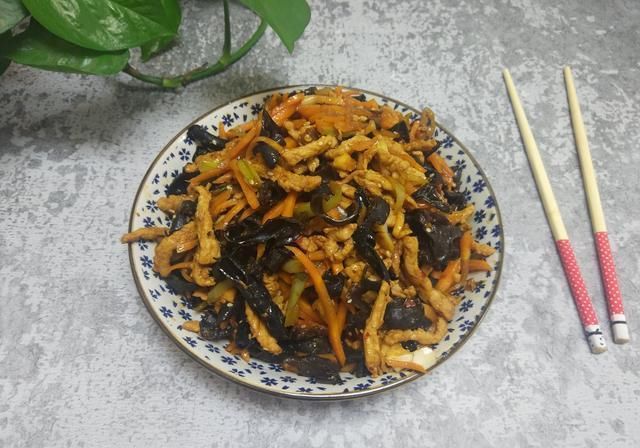 鱼香肉丝|给你一碗大米饭,6道下饭菜让你选,大多数北方人会选择第4种