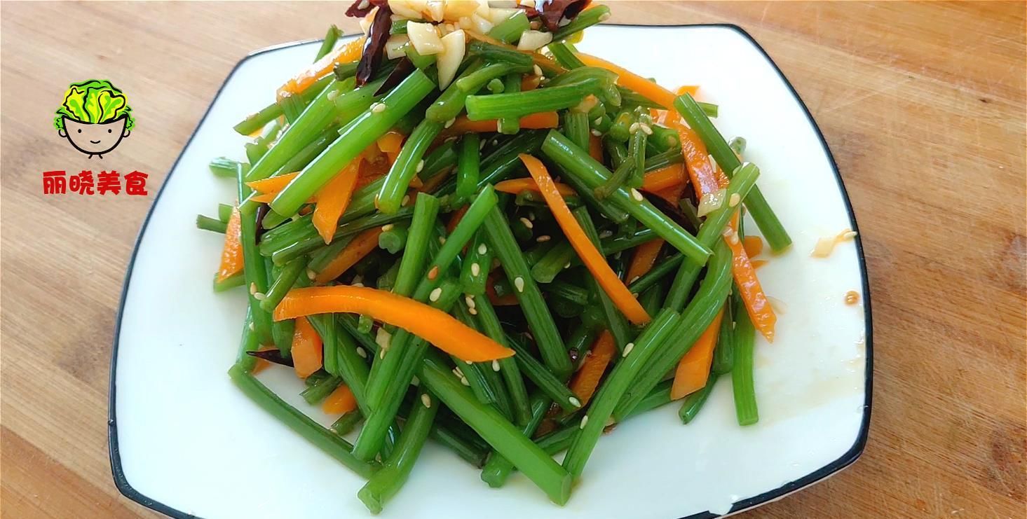  红薯|红薯梗有人焯水，有人直接炒，都不对，教你解馋吃法