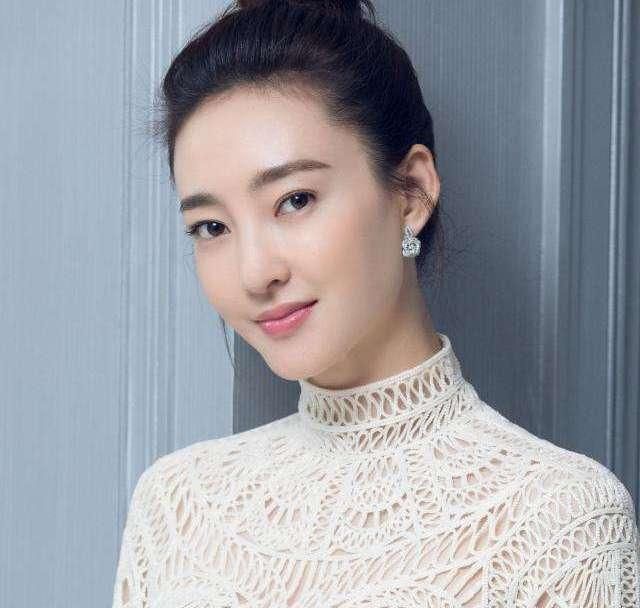  乘风破浪|《乘风破浪的姐姐》第三次公演王丽坤离开，成为观众的“意难平”