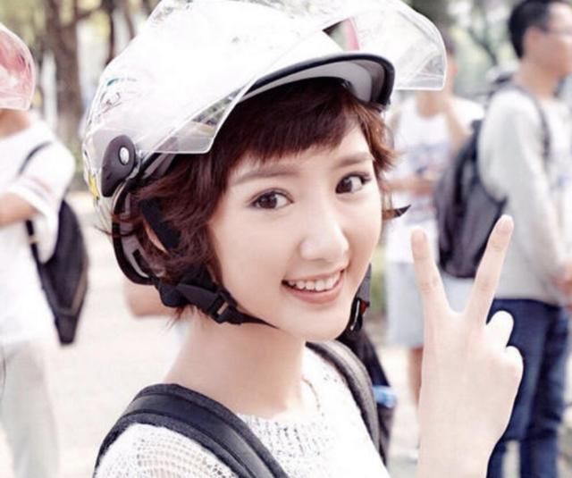  憋屈|戏里戏外都憋屈，这么多年毛晓彤是如何＂扛＂过来的？