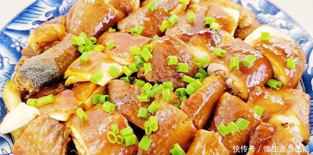 清洗干净|吃了30几年的鸡,这做法最好吃,整只鸡丢进锅里,全家人抢着吃