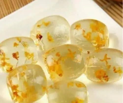 甜味|女孩子经常吃这两种小零食,带在身上有甜味,吃下去成为“体香”