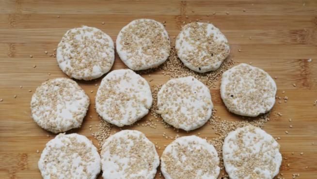 开水|糯米粉很受欢迎的吃法,开水一烫,加点水果促消化,出锅吃5个