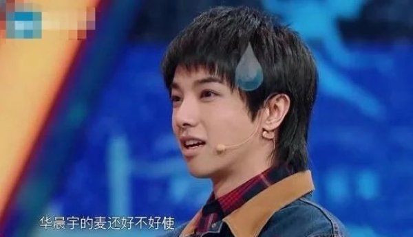  意外|《王牌》台上潘长江意外摔倒，沈腾一句话机智救场，不愧综艺王！