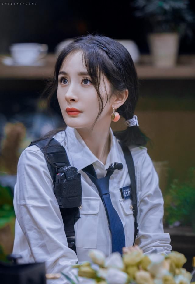 邓伦|杨幂邓伦一起上综艺,甜蜜互动的同时穿搭非常亮眼!邓伦我爱了!