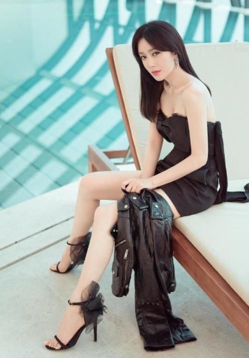  气质|41岁秦岚近照曝光，如今的她褪去保守，气质热辣奔放，妩媚迷人