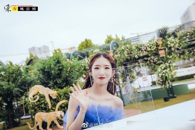  组合|火箭少女解散之后孟美岐的造型好看了，solo舞台也更多了