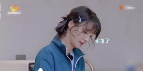  敷衍|继14根面条嫌多后，郑爽这次连水都假喝？杨迪：能不这么敷衍！