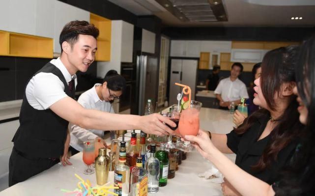  故事|我有鸡尾酒，你有故事吗？