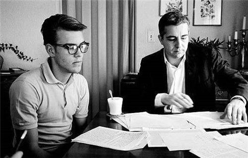 小时|人可以多久不睡觉17岁学生硬撑了264个小时,最后他成了这样