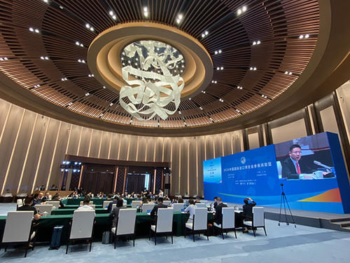 长约|35家进博会参展商今天上午签下三年“长约”