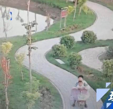  手机|7岁男童泳池内溺亡，事发时爸爸正给手机