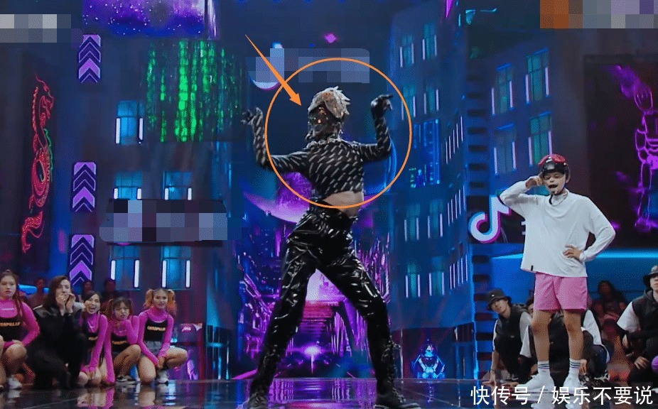 舞台|孟美岐化身蒙面舞王,暂停看她的卡点动作,果真是“舞台节拍器”