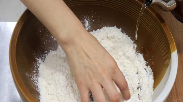  包子|发面时、只放酵母和糖还不行！多加2味，包子又香又软又白还好吃