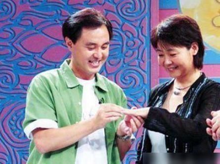 初恋|嫁给“小白脸”初恋,但别无选择,只能吃萨日娜的“软饭”六年