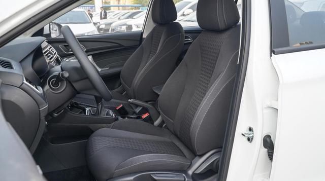  芳心|接近奥迪A4L的优惠力度，8折的荣威i5足以打动你的芳心