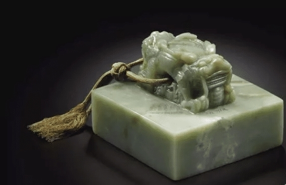 军阀欲索取玉玺, 溥仪大怒: 传国玉玺? 我们