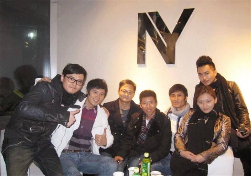 吃香喝辣|亲兄弟的“两面”人生：哥哥走向歧途，弟弟在娱乐圈吃香喝辣