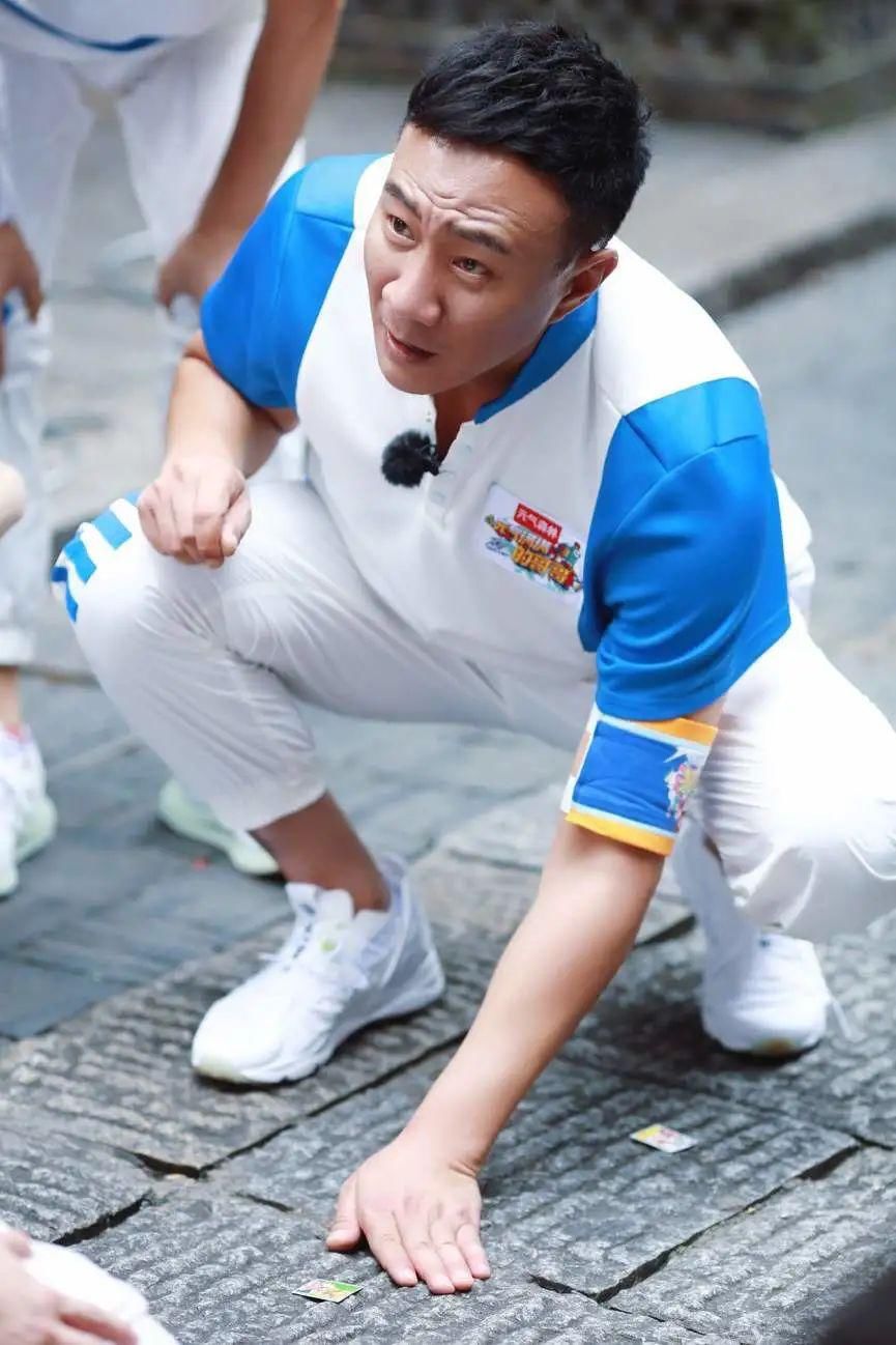  玩游戏|哥哥们一起玩游戏，却被胡军圈粉！