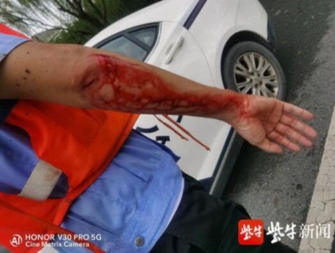  跳入|汛期期间，他5天内两次跳入金山湖，救起3名落水人员