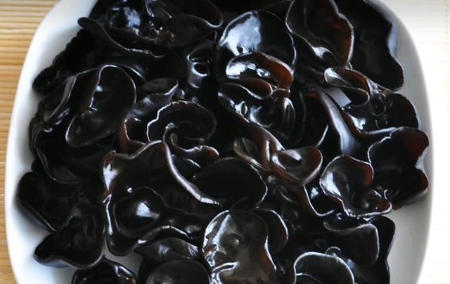 诀窍|炒木耳要好吃的诀窍,加点莲藕进去,美味愈加劲道,营养更是全面