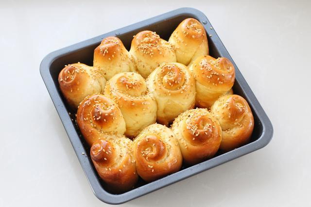  儿时|儿时最爱的蜂蜜小面包，每周都要烤上两盘，松软香甜比买的还好！