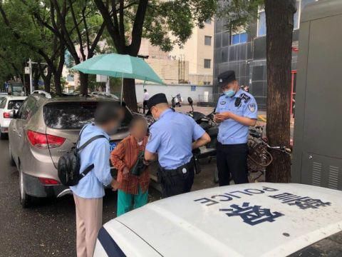  民警|壹现场丨雨中遇八旬迷路老人民警靠陪聊“破案”