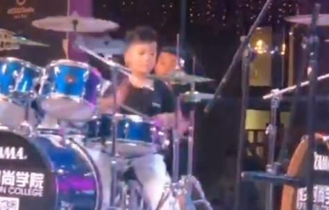  家长|一场突发车祸：1个孩子死亡，6个孩子重生，1000万家长陷入沉默……