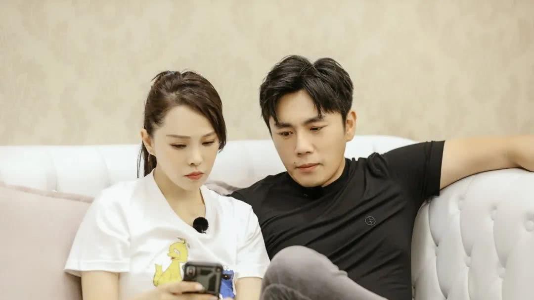  心口|秦昊妈妈带一家人爬山，伊能静却掉头就走，暖心口误暴露原因