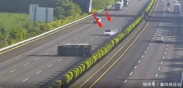 报废|特斯拉开启辅助驾驶,时速110km/h撞上大货车,车身直接撞报废