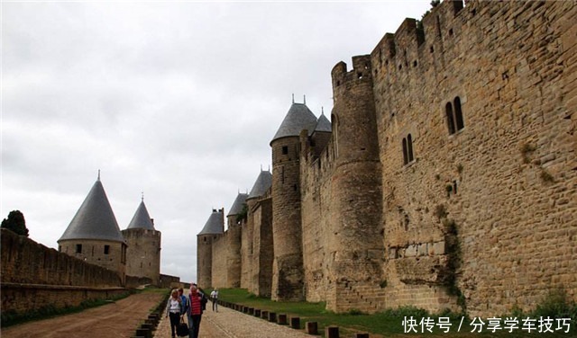 女将军|城堡被围困三年,弹尽粮绝的女将军,扔下一头猪,国王当即撤军