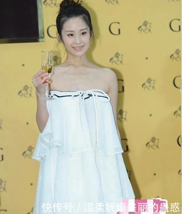 钻戒|颖儿婚后首现身,孕味十足排骨胸不见,手上大钻戒抢镜