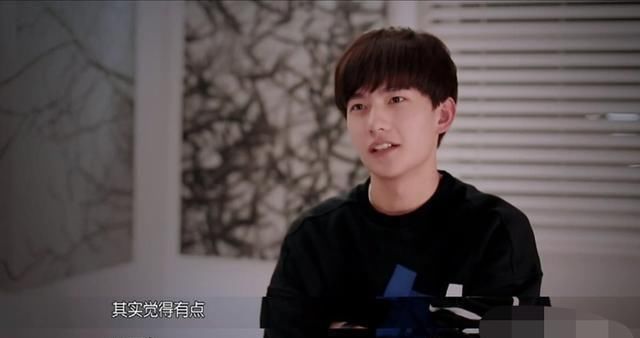  杨洋|杨洋新综艺路透，泳池湿身胸肌惹人爱，这综艺会爆吗