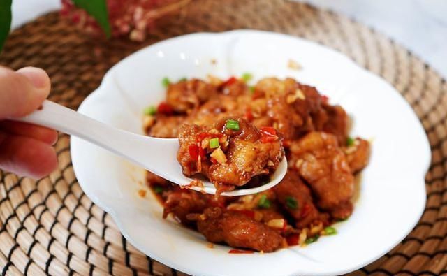  剁辣椒|一碗蒸酥肉，微辣鲜香超下饭，咬牙买了猪肉做这菜才不亏，吃过瘾