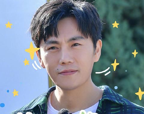 宝藏|《宝藏行》晒最新合照,郭京飞蹲地上,秦昊盘腿坐,谁注意杨超越