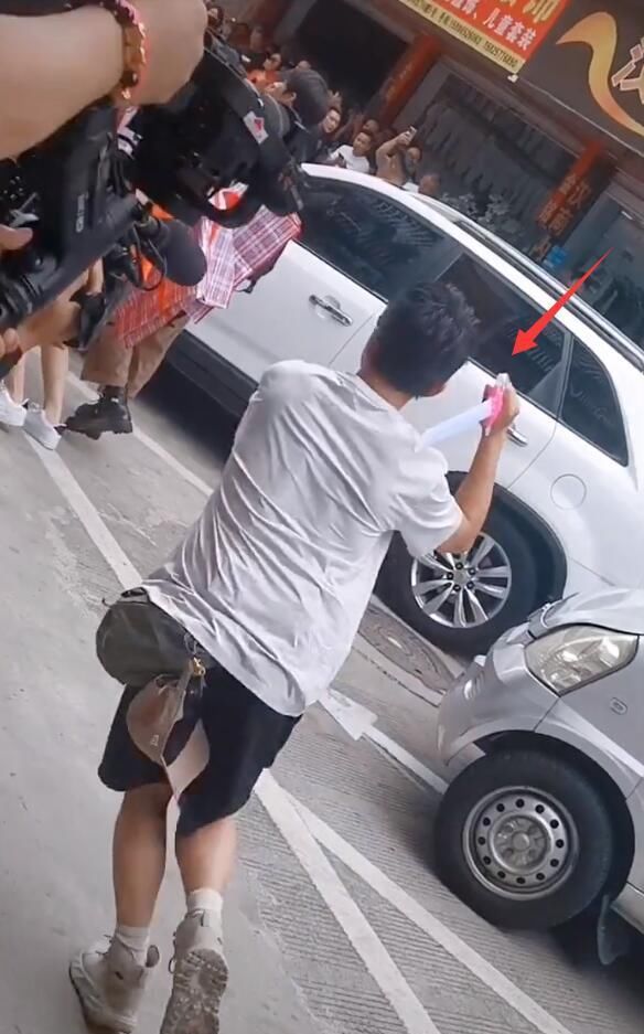  陈赫|陈赫背编织袋录节目，邓超搂着鹿晗好甜，滤镜下鹿晗美成小仙女