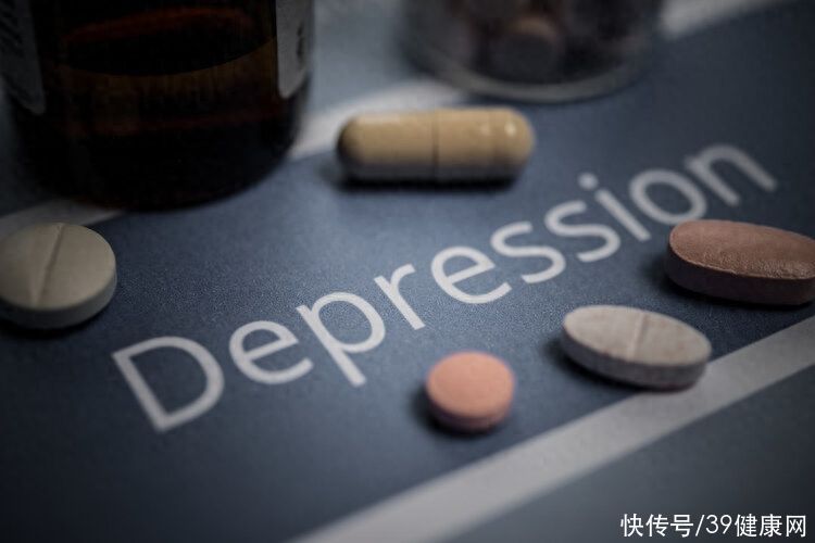 抑郁倾向的人四句话常挂在嘴边(有抑郁倾向的人，嘴里常说这5句话，若你身边有，别以为是玩笑)