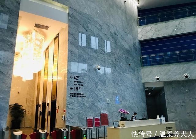  每秒|这栋大楼的高速电梯特快，每秒6米，有坐飞机的感觉