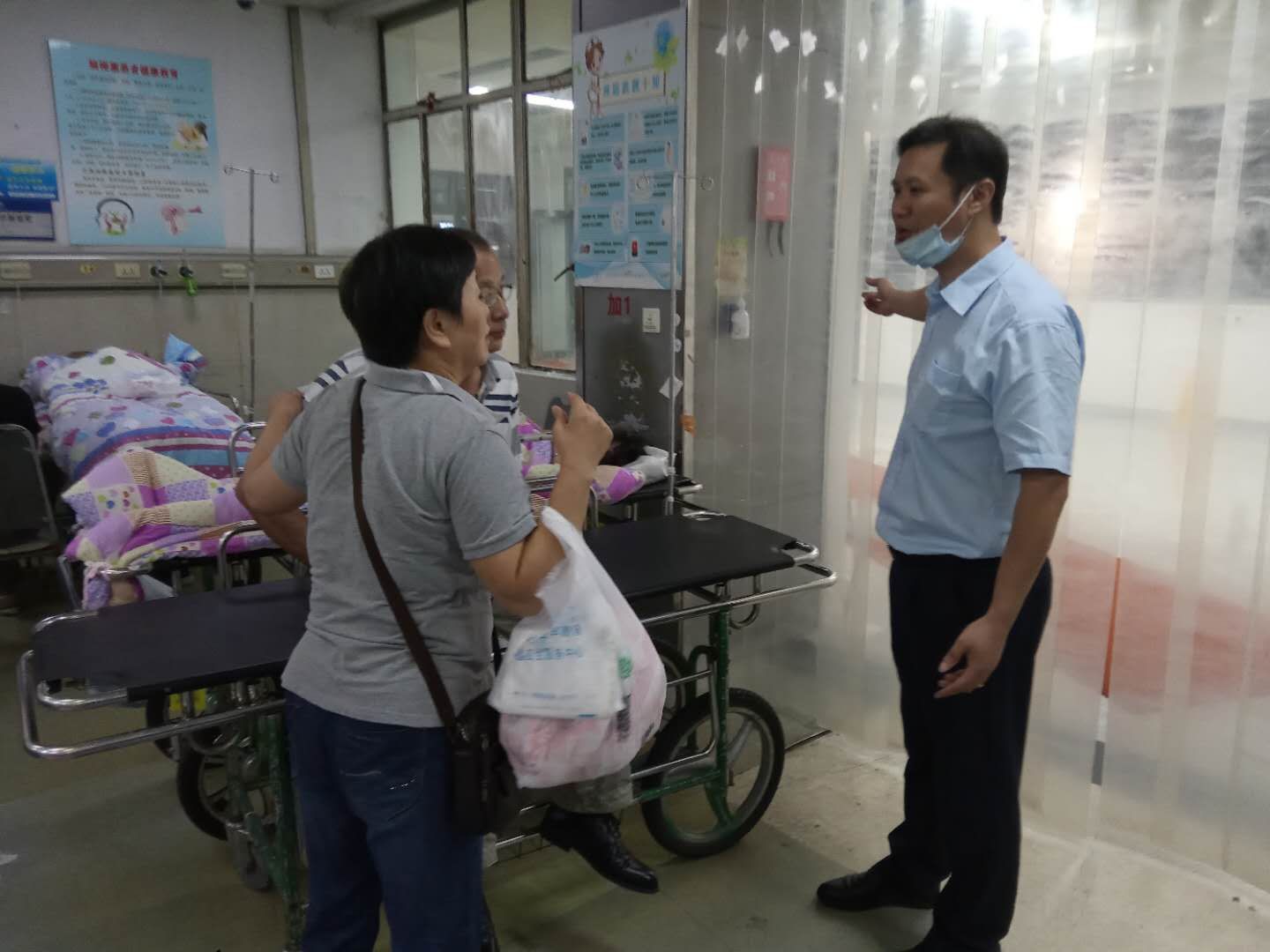 刘曹华|车厢里有人晕倒,公交车秒变“救护车”