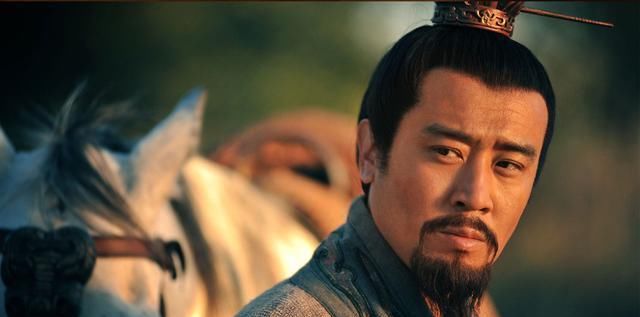 佩服|他是诸葛亮最佩服的人，张飞都忍不住巴结，刘备多次想''开除''他