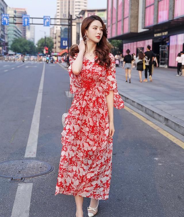  适合|好看的连衣裙很多, 青春减龄的并不多, 这款气质小清新长裙适合你