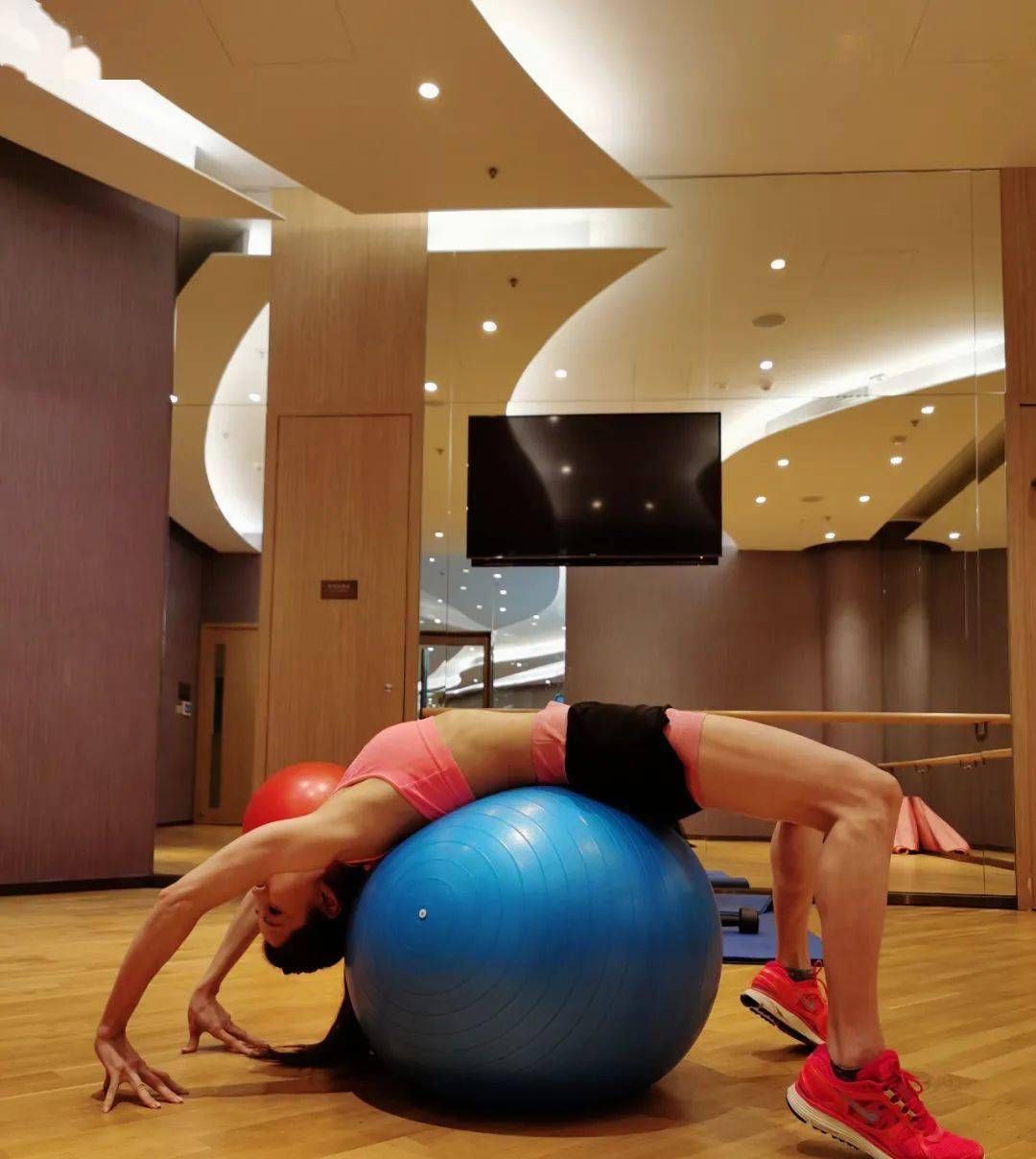  高光|福布斯中国专访李若彤：美不设限，女人的高光时刻不该被年龄定义