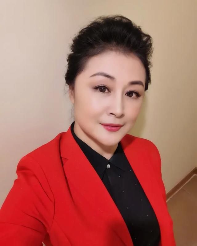  不少|《乡爱》工作人员办婚礼，主演全到齐？网友：省了不少出场费